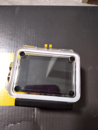 操作难易：简单方便
防抖效果：还不错。
画质效果：画面清晰
便携性能：小巧
防水性能：还没试一下 看上去很密实