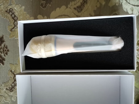 做工质感：精细，质量及外观没得挑剔的。
音质音效：效果也非常好，跟专业唱歌的有一拼。
灵敏度：非常敏感
安装难易：简单易学，说明非常详细
外形外观：乖巧，精细
其他特色：都很到位，很乖，很乖，很乖，很乖。包裹严实，物流快