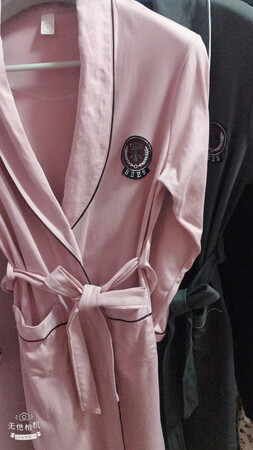 质量和手感都挺好的，商家服务也好问她问题也都很耐心的回答了。