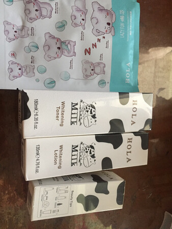 老客户了，一直喜欢用这款产品，温和，保湿，性价比高！