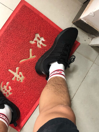 完美，便宜舒适透气运动鞋