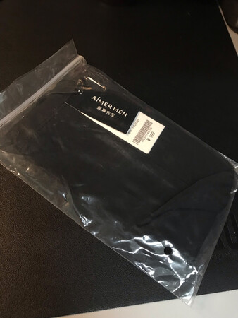 到货很快，质感很好，稍微有一点点小，但非常舒服，就是包装实在太太太太太简陋了