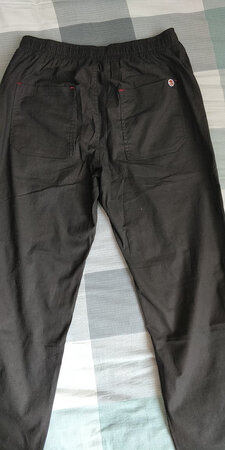 尺码合适，穿着舒服，就是爱起褶。
