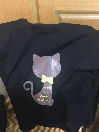 衣服很好看，穿着很合身，质感柔软舒服