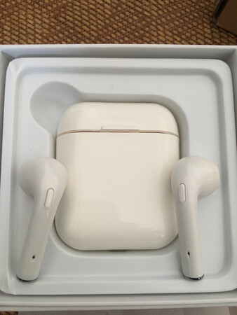 舒适度：刚收到货使用了一下戴着舒服贴合耳朵
音效音质：音质也是非常的棒