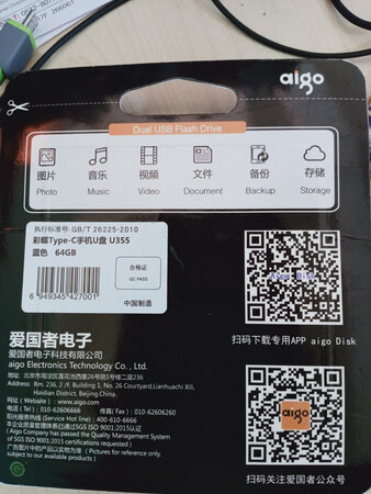 外观材质：很好，精致
体积容量：64G，可用空间59.9，足够日常使用
传输速度：速度非常快
使用场景：双接头，手机，电脑都可以连接。