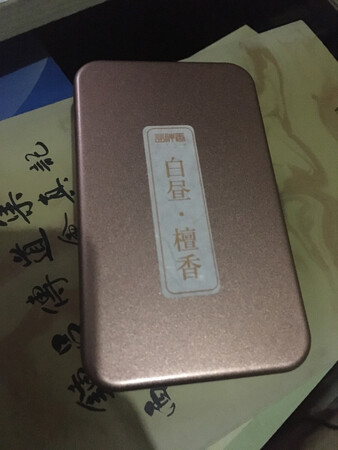 价格实惠，味道一般吧，不是喜欢的那种，也不是很难闻，盒子漂亮