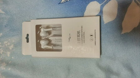 做工质感：不错
音质音效：很棒的体验
舒适度：佩戴在耳朵很舒服