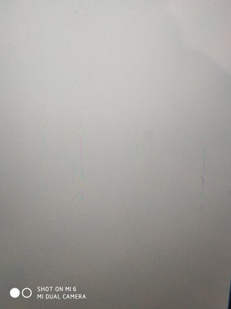 电脑是前天买的，模是昨天贴上的，上面有几条划痕屏幕看着很不舒服，把模撕掉确定划痕是膜上的，差评