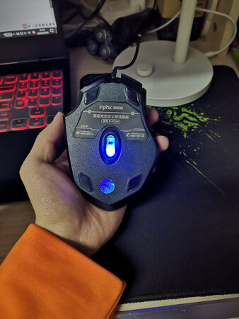 价廉物美，按键按着很爽。手感也很舒适，磨砂的感觉简直不要太好！！！
