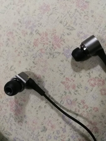 做工质感：好
音质音效：出奇的好
舒适度：太大太重，耳朵有意见