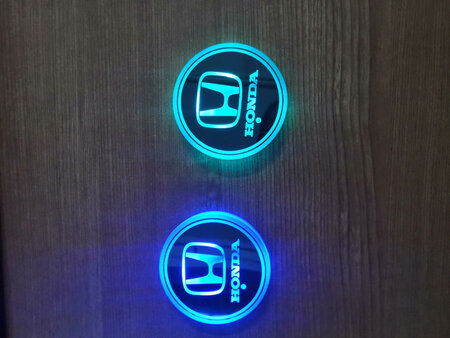 东西不错，很漂亮，放在车里应该不错，晚上效果更好！