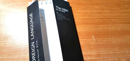 纸张质量好 方便轻巧 可以记不少单词 孩子很喜欢