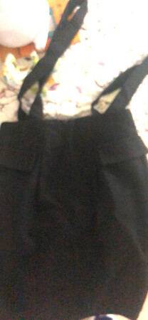一共买了三件衣服，搞活动买的性价比特别高，衣服质量本来就很好，三件就买了二百多块钱，做工特别高，牌子的衣服就是值得信赖，衣服特别好看，穿上去很显瘦，颜色也很白搭，同事都说衣服好看，都要来买，非常值得购买哦