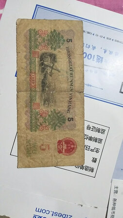 与描述货物不符，有破损，不值，