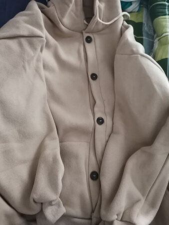 衣服质量很好很保暖，衣服两天快递都到了，非常快，衣服配九分宽松牛仔裤很好看。