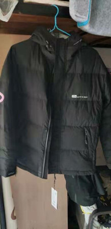 羽绒服收到，做工好，第一次买雅鹿的衣服，不错。