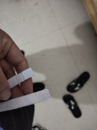 衣服还算不错，就是腰带两端的扣子为什么有一边没有，希望给个解释