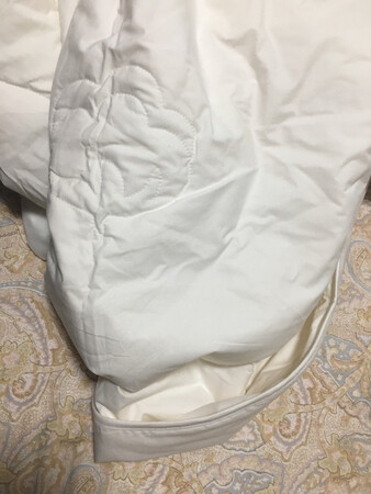 先卖了一床1.5米的，薄厚很好又买一床1.8的，夏天空调房间用舒服，里外和填充都是全棉的