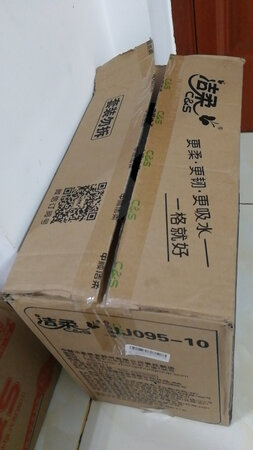 纸巾收到了，活动买的划算，就是这会快递有点接受不了，10号下单18号才收到