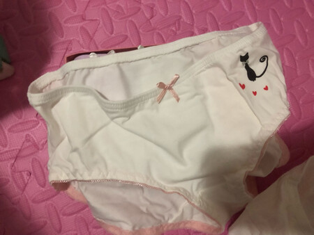 内裤尺寸合适，穿着舒服，样子也好看，下次还来买。外形好看，稀饭，价格也特别实惠，昨天洗了一下，没有什么味道，颜色都是我自己比较喜欢的，物流也很快，挺好的。内裤还可以，穿着挺舒服的，颜色也挺好看的是纯棉的，面料摸起来柔软，试穿一下大小刚好，洗了不掉色， 颜色很正，没有色差，物流特别快。总体感觉和效果都不错，超级赞，非常值得买！！！