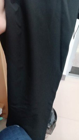 裤子穿在身上很舒服凉爽，裤子很薄，尺码标准，面料柔软舒适透气性很好。