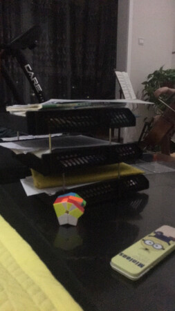 放在茶几上，各科作业辅导资料分门别类，去用方便，非常好