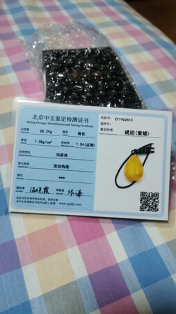喜欢了好久密腊饰品，双十一京东优惠活动价格比平时低了很多让人十分心动，比较了几家店最后感觉赤瑕宫的这款水滴型吊坠最是让我心动，评论区都在好评于是果断出手，收到后让我比较满意实物与图片介绍的基本一致，吊坠入手温润体积与重量都让我满意。好评！