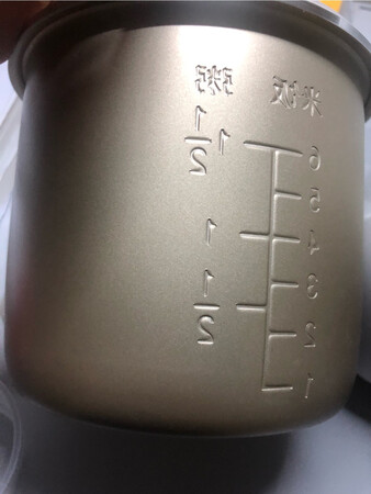 电饭煲拿来就迫不及待的试试 刚刚在煮鸡蛋 不知道可不可以 1.6l也超小 本来买的别的品牌1.2l退了 我是用来减肥的 而且学生在学校比较方便 够一人食