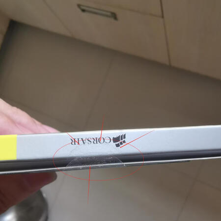 东西收到后有点不安，因为外盒（非京东外包装）是有点旧损的，封口胶也有明显拆过的痕迹，还好都能点亮，内存条本身暂时也没看出问题，希望能稳定使用。另外，复仇者系列的马甲很轻，份量比我原来的统治者系列要轻很多。