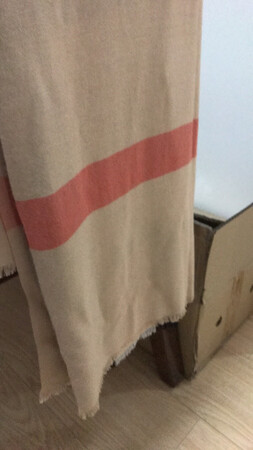 看看效果 围巾非常好烫 衬衫也可以 棉体恤不好 玻璃也一般 去油污还可以  最大的问题蒸汽太少 一会就没了 然后就重复上电 浪费时间