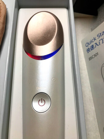 11.10号下单，11.11就到了，物流超赞。包装更好，护眼仪已经用了三天了，用完眼睛会比较舒缓，红血丝现象也有缓解。护眼仪有三个功能：冷refresh,暖relax,detox冷暖交替。使用前仔细读一下使用说明书就可以，比较简单容易操作。这次购物好评，售后服务也很好。已经推荐给办公室同事，如果平时需要盯电脑很久，推荐购买。