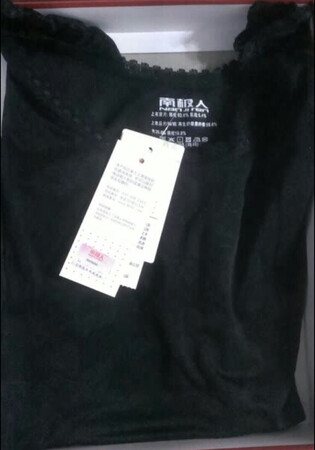衣服虽然很薄，但质量不错，已经穿了一段时间了才来评价，没有起球，也没有变形