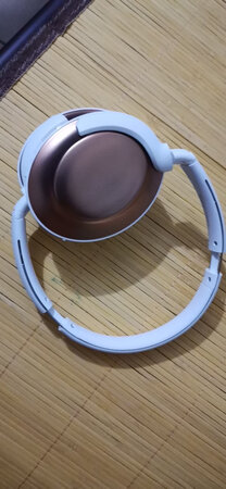 音效非常非常好！我所买的耳机当中，音效最好的！