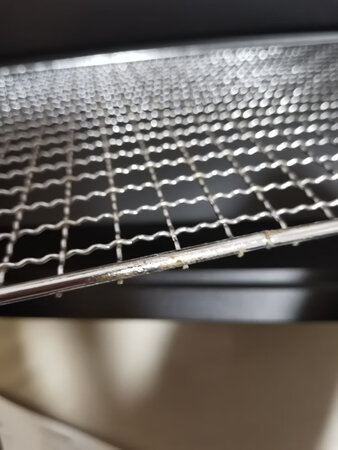 买了一堆东西??其实用不了那么多，买的时候还怕不够用，还是建议买个简单的，用的少的情况下。运输过程中 有些东西给我搞弯了，不好还原，自己敲了一下，不是很平，将就用了，国庆烧烤不方便换了，客服态度还不错，其他也没什么质量还可以，有点重