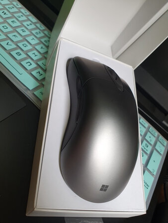 熟悉的感觉怀念的IE3.0特制版，原来的感觉  舒服  握感简直就是完美，虽然手小了一点，但是毫不影响使用性