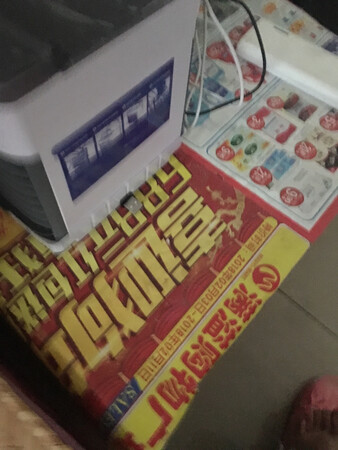 正正方方的一只，还蛮可爱的，放在床头，又可以当电扇，又可以当加湿器，还不错