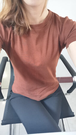 穿上很好看。 貌似买小了