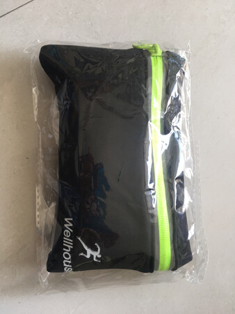 挺贴身的，小小的一个