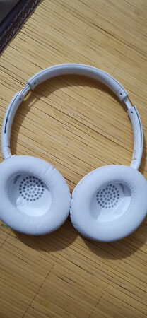 音效非常非常好！我所买的耳机当中，音效最好的！