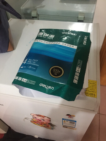这个包不错，不过同时买的还有一包A4纸，包装两个边全撕开了。快递员两天了也不点送货，没法评价，我只能在这评价了，反正都是得力的。