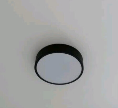 外观款式：外观简约
灯光效果：灯光效果还行
材质工艺：不知道为什么侧边会有一个坑，质量有点差