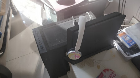 简简单单港服商店解锁，买了个psn会员，领了最经典的美国末日，手柄很好用，但是不是很习惯。其他一切正常。玩个两年够本。