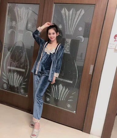 物流很快到了，衣服质量很好，材质很好，十分满意