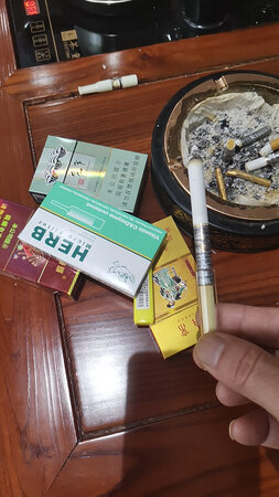 这个烟嘴非常好，我已经卖了好几盒了，真的很不错。