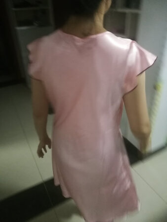 衣服不错，还算满意！上海仿_真丝睡衣，大家睁大眼看清楚哦……哈哈，京东城会玩……