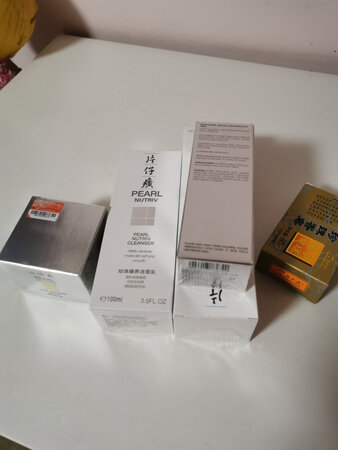 给老妈买的，价格实惠，老妈很喜欢，快递很快
