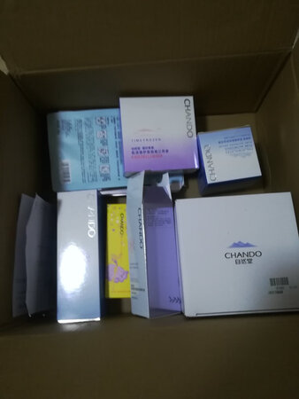一直都在使用这个牌子，我的皮肤有点干燥，这款很适合我，赠品也很丰富