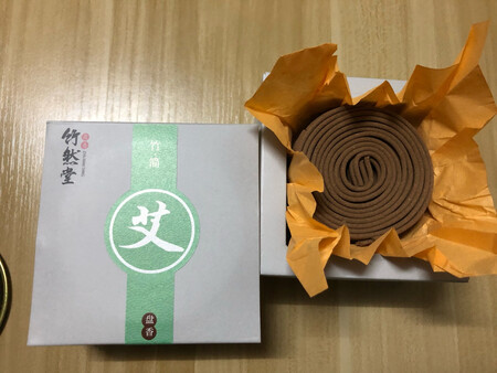 灭蚊效果还不错，淡淡的清香，也不掉粉末，手不会弄得特别脏