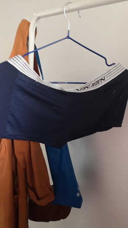 第一次尺码偏小，售后服务好，换货速度快，个人感觉很舒适，很值得信赖，一直都在京东购物